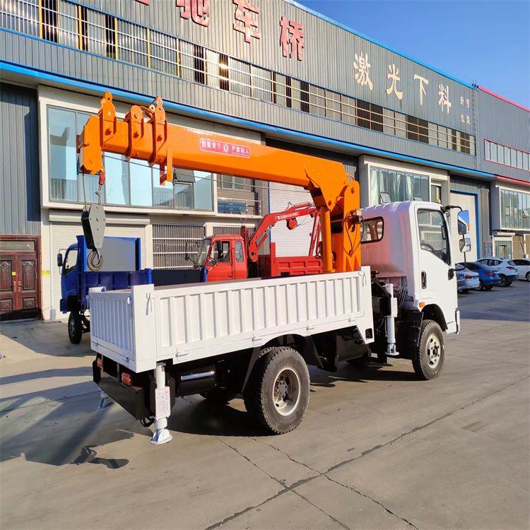 准格尔旗三轮随车吊定制 农用改装机自备吊中瑞长期出售